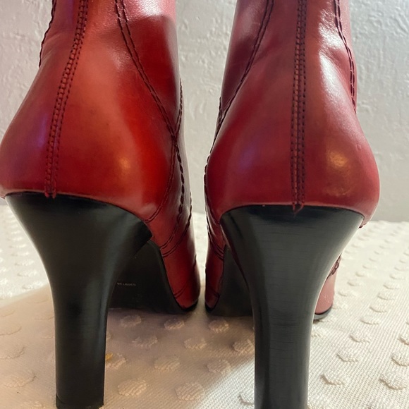 DIBA Vintage Red Bootie - Picture 8 of 16